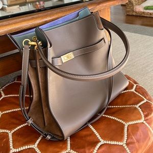 TORY BURCH WOMENS LEATHER DOUBLE LEE RADZIWELL HANDBAG LARGE. COLOR - CLAMSHELL